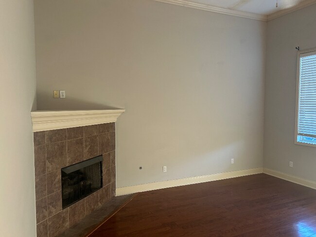 Foto del edificio - 303 Silver Tree Ln