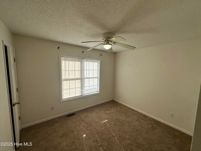 Foto del edificio - 4910 Bridgers Rd