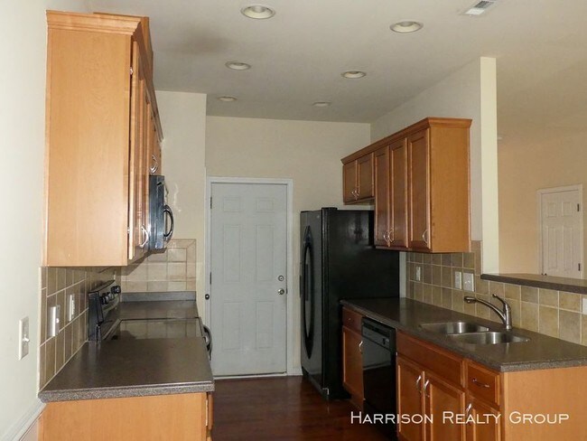 Building Photo - 3br/2.5ba townhome in great Cary location