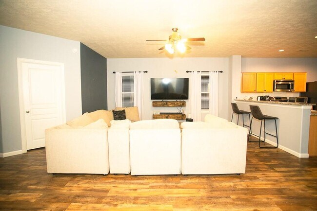 Building Photo - 332 Apache Field Ln