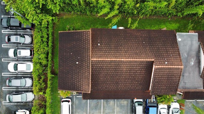 Building Photo - 8035 Lake Dr
