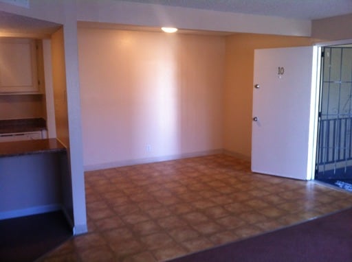 Building Photo - 3050 Lakeside Dr