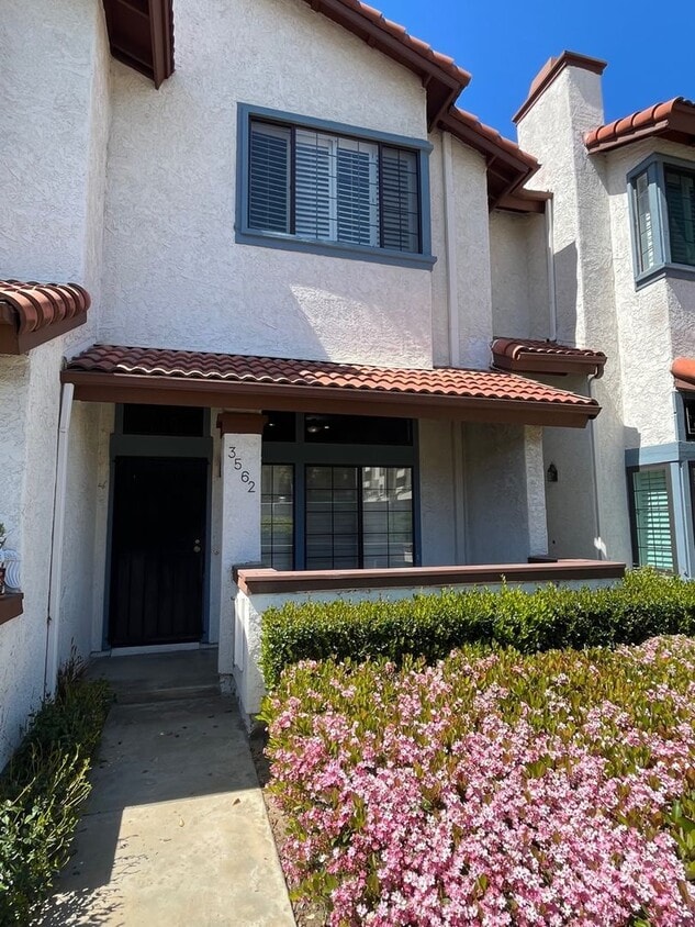 Primary Photo - Beautiful San Carlos townhome available now!