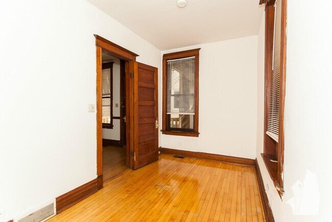 Foto del edificio - 2730 N Wayne Ave