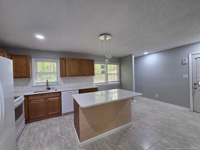 Foto del edificio - 2532 Sourwood Dr