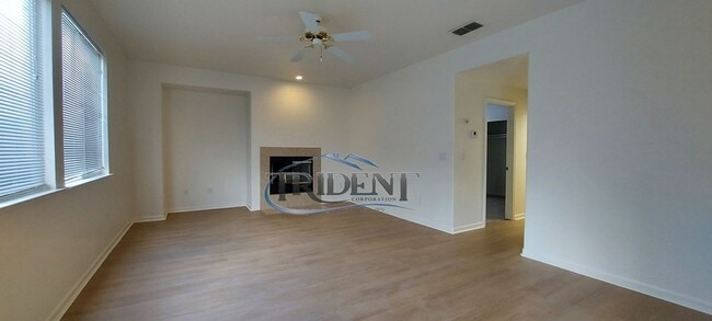 Building Photo - 4 bedroom, 3 bath house with approx. 2,183 sq. ft.