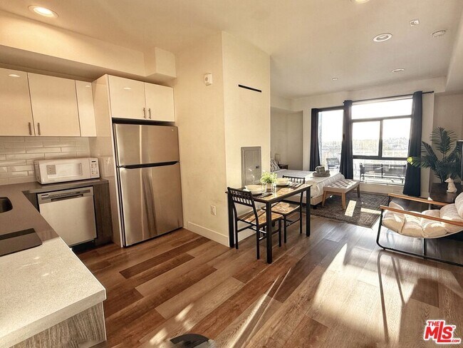 Foto del edificio - 723 S St Andrews Pl