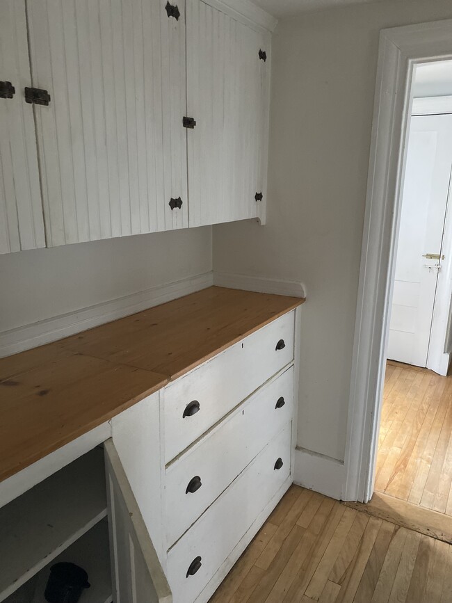 Pantry with counter - 214 French St