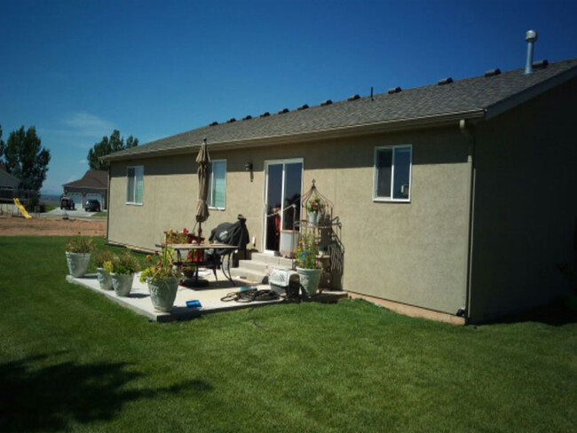 Building Photo - Beautiful 3 bed in Golf Course community