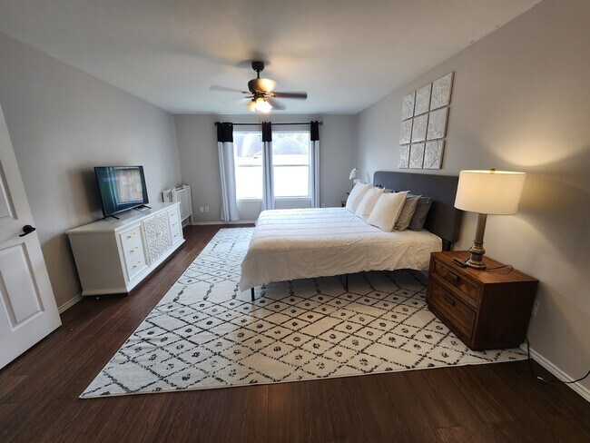 Foto del edificio - 4911 Pearce Lake Ct