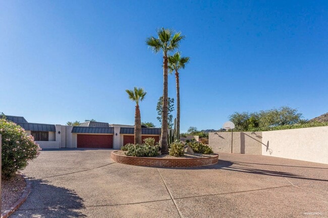 Building Photo - Beautiful 5 bed/4 bath + Den in Desirable Paradise Valley