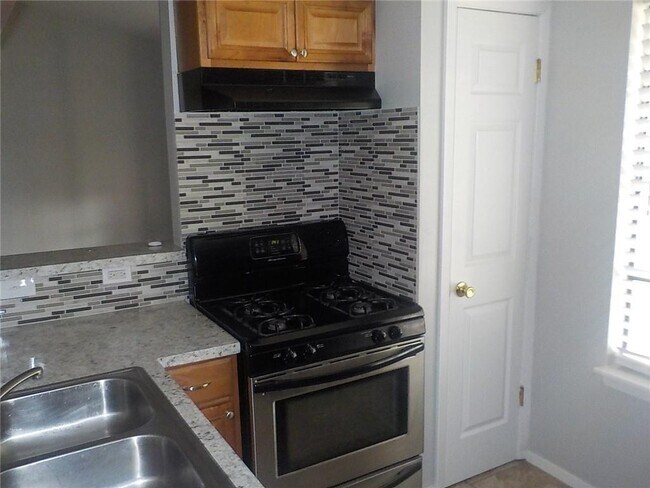 Foto del edificio - 11310 Walnut Ridge Dr