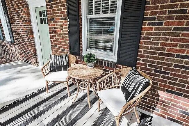 Building Photo - Spacious and homey home in the heart of Rosewood