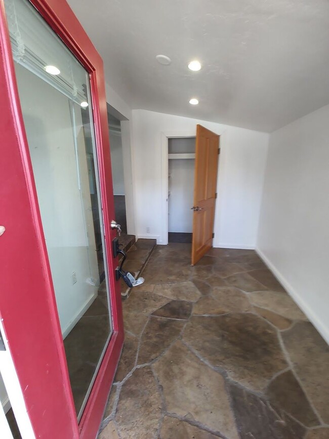 Foto del edificio - 4 Bed and 2 Bath