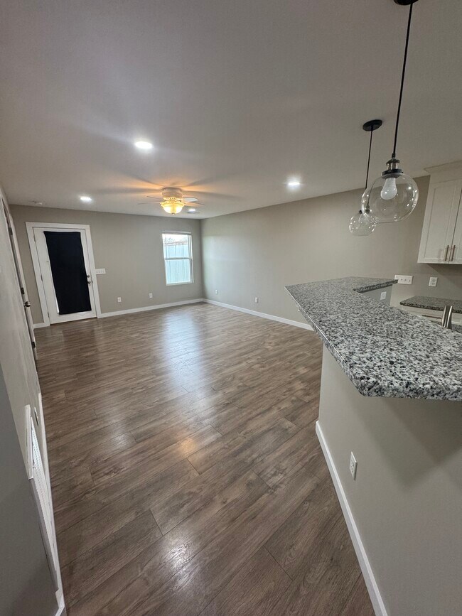 Foto del edificio - 3811 McBroom Chapel Rd