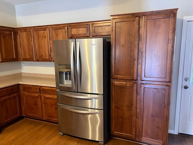 Building Photo - WONDERFUL 2 BEDROOM HOME! COMMUNITY POOL &...