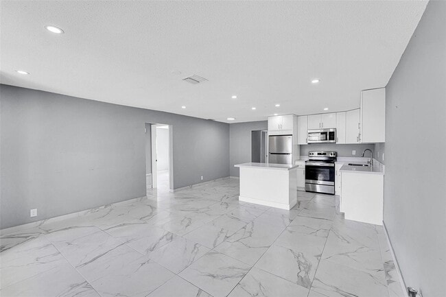 Building Photo - 4681 SW 43rd Ter