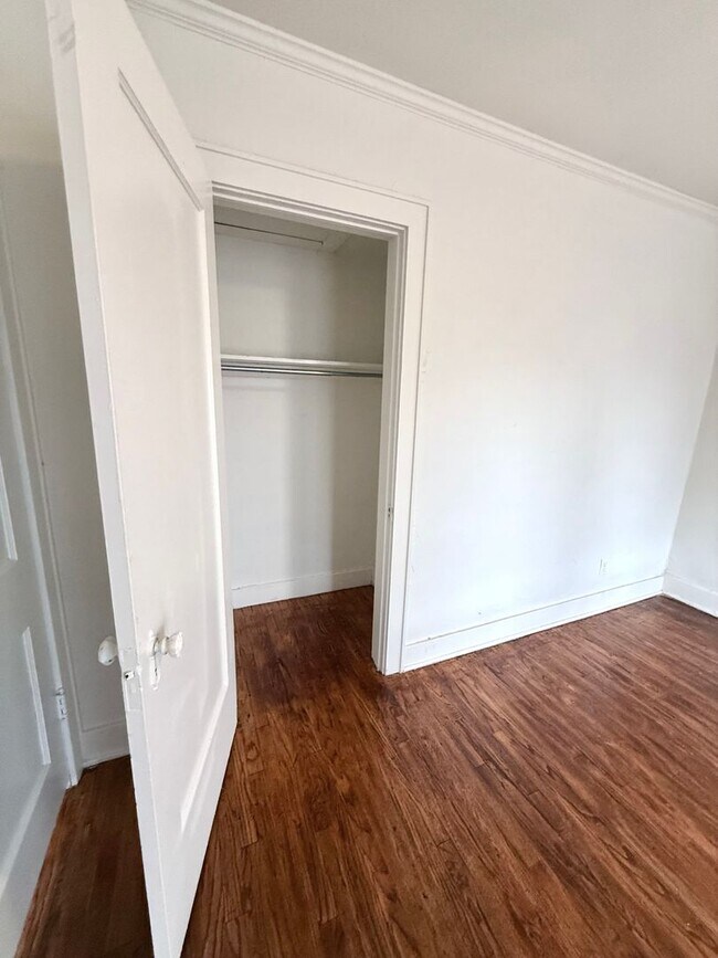 Foto del edificio - Large 1BD 1BA Duplex in Historic Mesta Par...