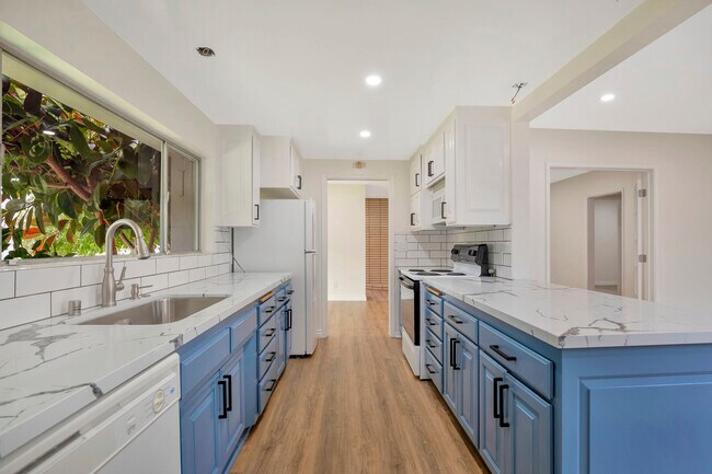 Building Photo - 3852 W 157th St
