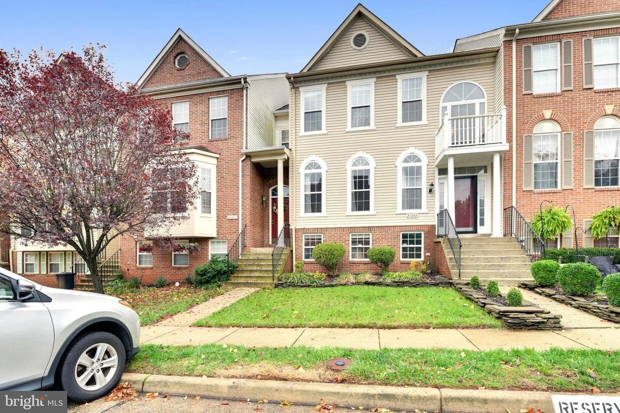 21242 Millwood Square, Sterling, VA 20165 Townhome Rentals in