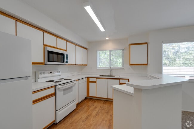 2BR, 1.5BA - 994SF - Kitchen - Stratford Apartments
