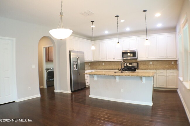 Building Photo - 175 Starlis Pl