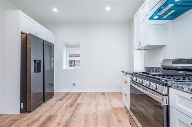 Building Photo - 6118 Jackson St