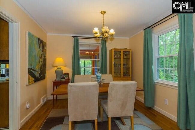 Building Photo - Forest Acres Beauty