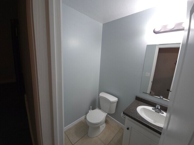 Foto del edificio - Charming 2BR Townhome in Logan