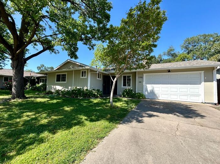 Primary Photo - Beautiful 3 Bedroom 2 Bathroom Single Fami...