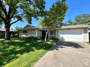 Building Photo - 7795 Glen Tree Dr