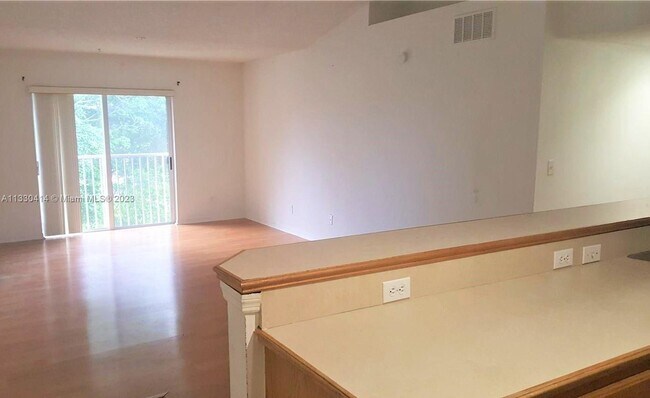 Foto del edificio - 9909 Westwood Dr