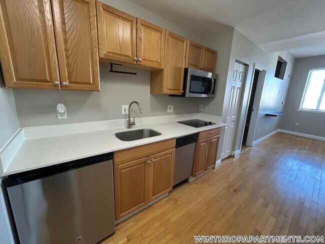 Building Photo - 312 Shirley St