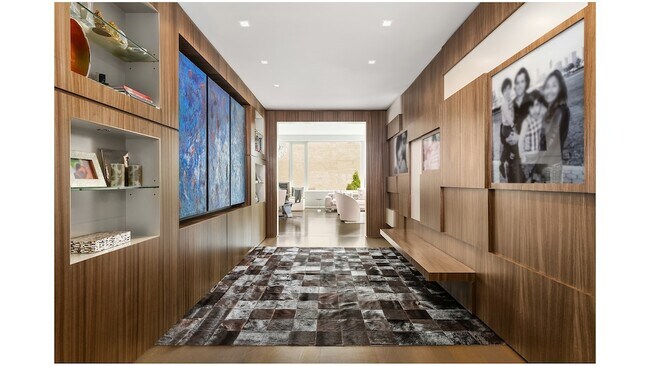 Foto del edificio - 350 W Broadway