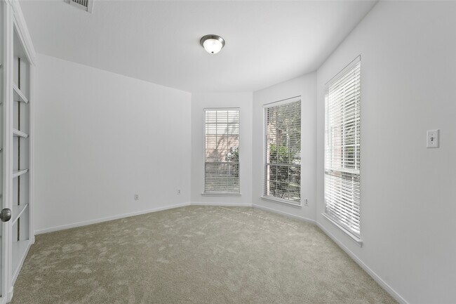 Building Photo - 26422 Creston Woods Dr