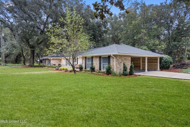 Foto del edificio - Beautifully Remodeled Home in Historic Gul...