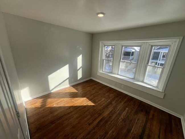 Building Photo - 65 Woodlawn St