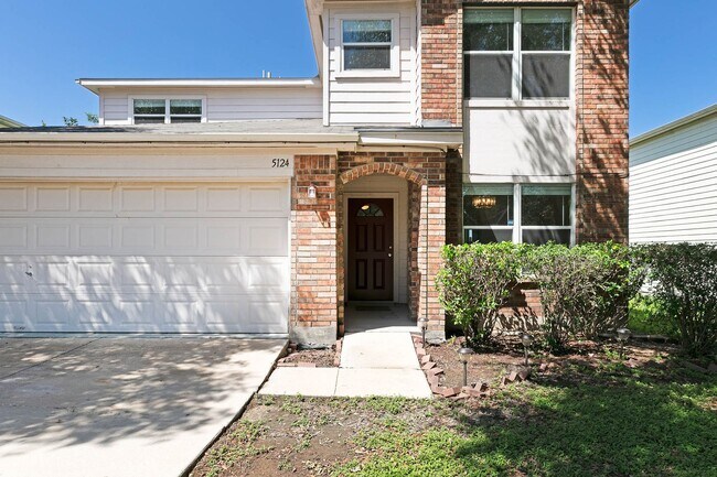 Foto del edificio - Rare 5 Bedroom Home Available for Immediat...