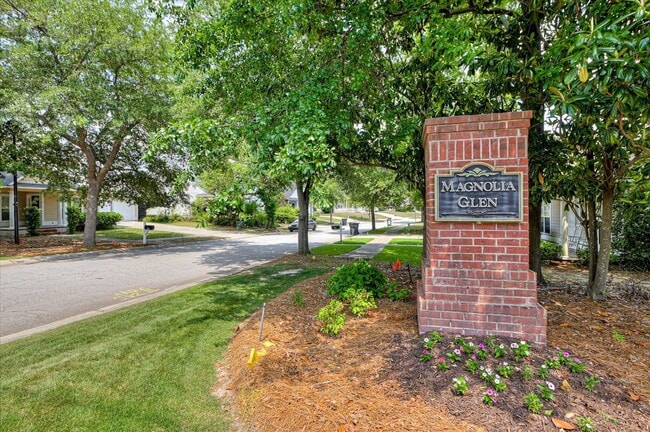 Building Photo - 2037 Magnolia Pkwy