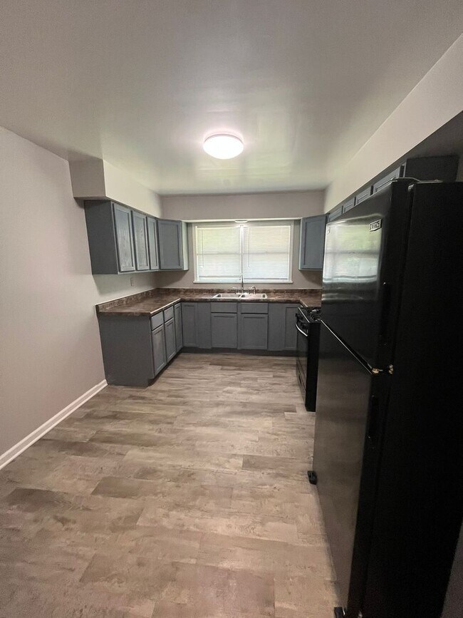 Building Photo - WOW! This is a Home! 3-bedroom, 1-bath hom...
