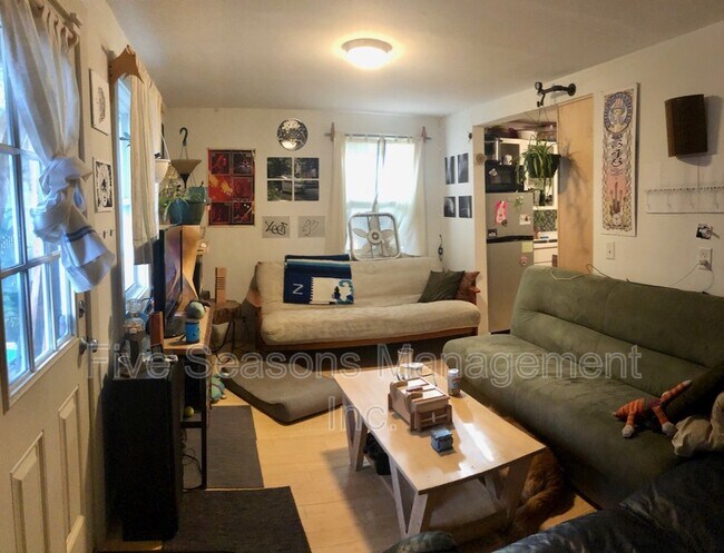 Foto del edificio - 133 Elmwood Ave