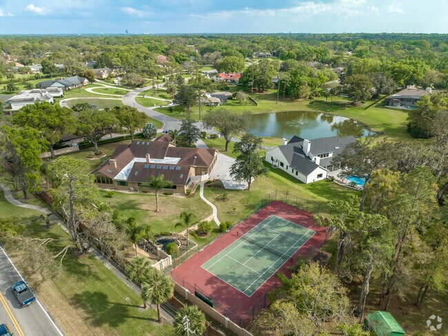 Sweetwater Golf and Country Club has several themed dining rooms in Apopka.