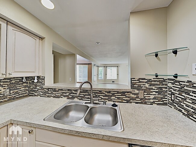 Building Photo - 2530 15th Ave W