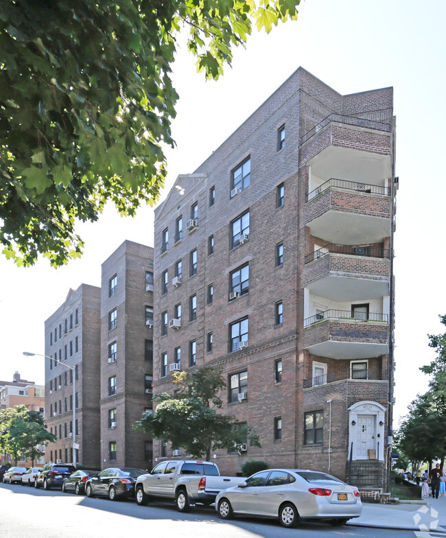 Foto principal - 10915 Queens Blvd