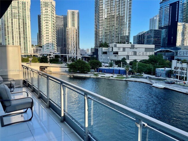 Foto del edificio - 92 SW 3rd St