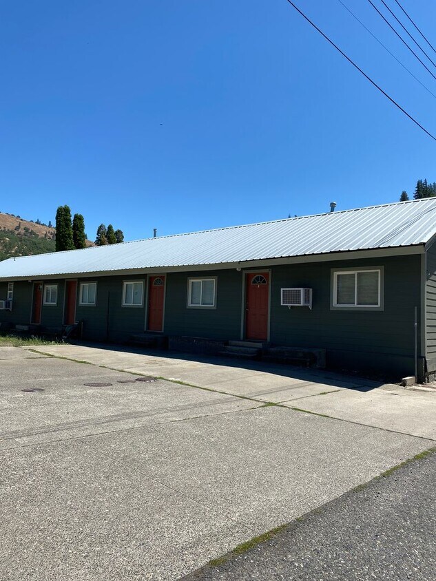 Foto principal - Newly Remodeled 2 Bedroom, 1 Bathroom Unit...