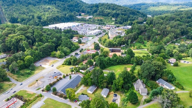 Foto del edificio - Nice 3BD/2BA Modular home near Lowes in Sylva available 5/1/26 for year long lease