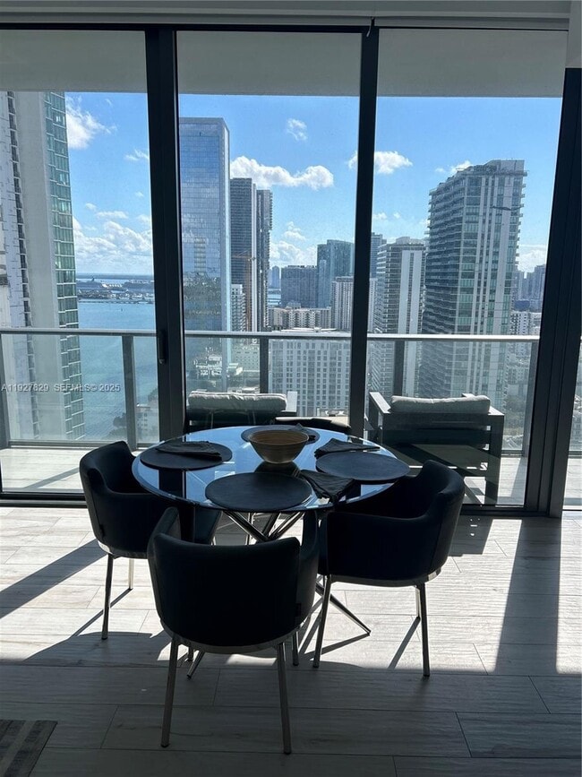 Foto del edificio - 480 NE 31st St