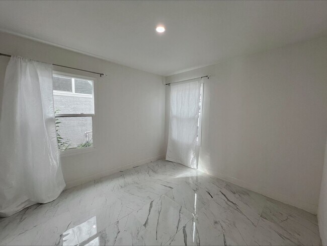 Foto del edificio - MOVE IN SPECIAL!! $500 off first month's r...