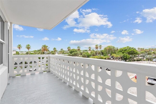 Building Photo - 4010 Galt Ocean Dr